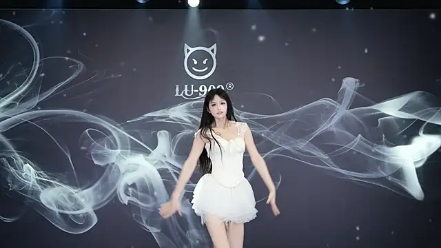 lu-909 - LU-909's free webcam