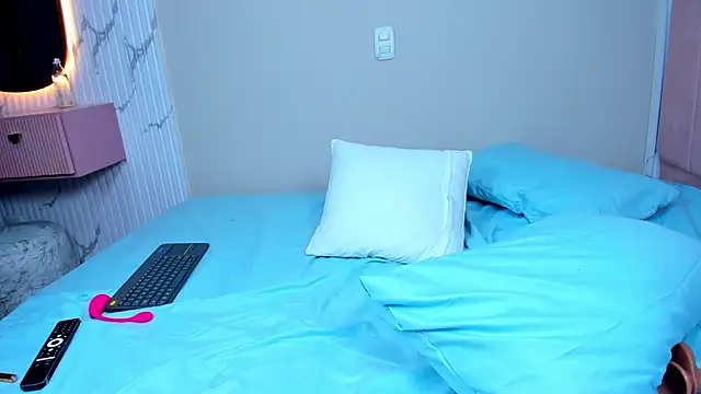 little-doll18 - Little-doll18's free webcam