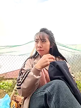 emaame68 - Emaame68's free webcam