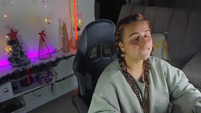 evy_orange1 - Evy_orange1's free webcam