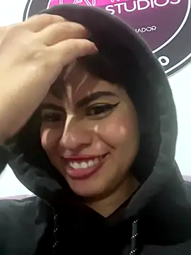 eva_feller69 (F young) - Sacar tetas a la ventana