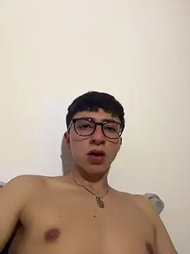 camirojas_boy (M young) - Finger in ass 👉🏼🍑😈
