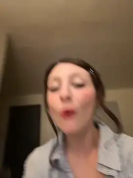 lilliabloom - Lilliabloom's free webcam - UK Sex Cams