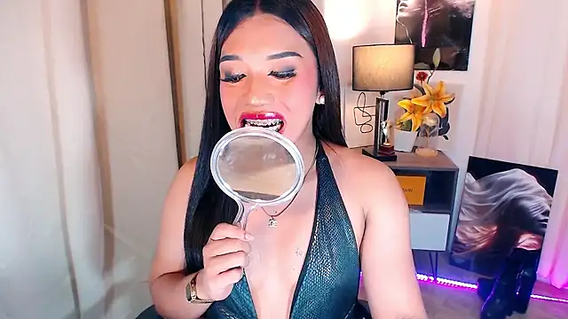 HeavenlyHugeCock webcam