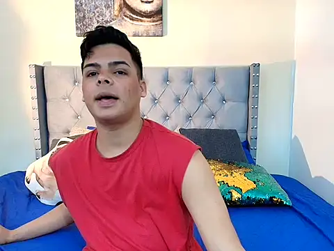 stewart_mateo_ live cam screenshot malefemale from Colombia on Tip.show – Interactive Live Cam Shows