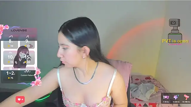litle_mily_ (F young) - show tits