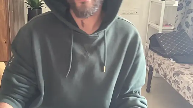 MakeMeAwareAah webcam