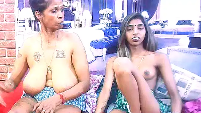 IndianSexySlender webcam