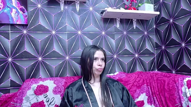 emilygrooe - Emilygrooe's free webcam - UK Sex Cams