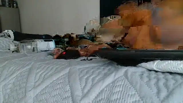 Hugetittiesxx2 webcam