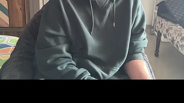 MakeMeAwareAah webcam