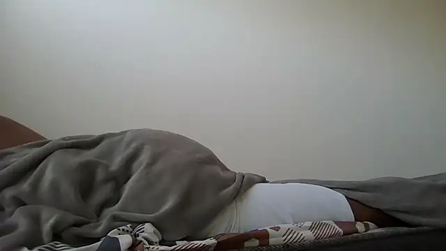 JUNINHOLEKEJR webcam