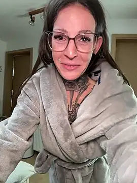 BrownieyQueen webcam