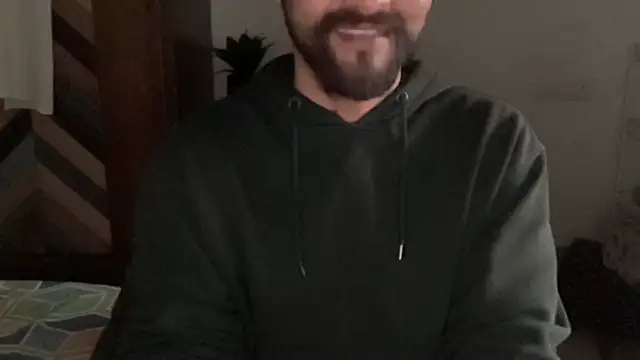 MakeMeAwareAah webcam