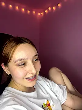 Webcam Model (Davne_)  is live.Free join now!