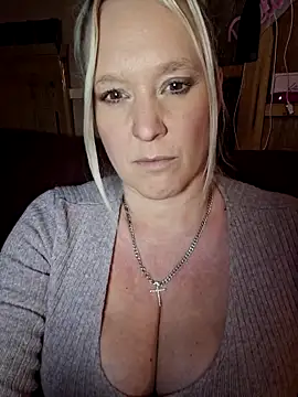 Webcam Model (Bouncy-Bella28X)  is live.Free join now!