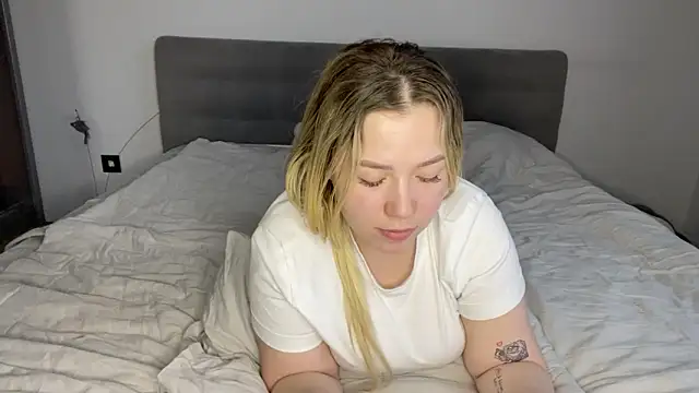 Embersweetbunny webcam