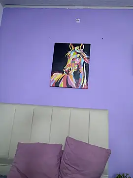 Scarlet_curly webcam