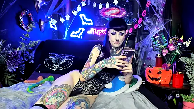 Purple_Coffin666 webcam