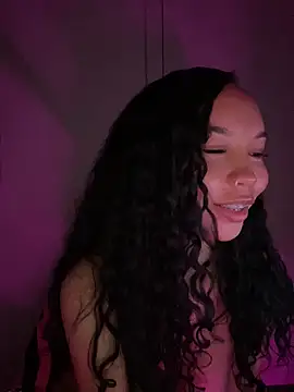 Webcam Model (nikkiloveee)  is live.Free join now!