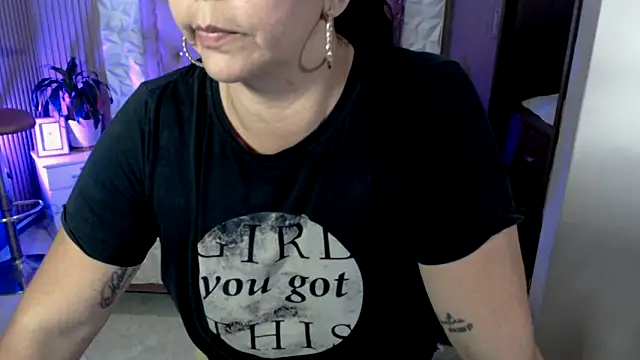 ashleylove_prg webcam