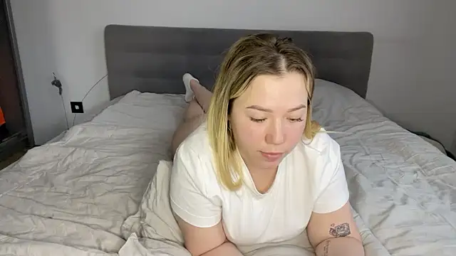 Embersweetbunny webcam