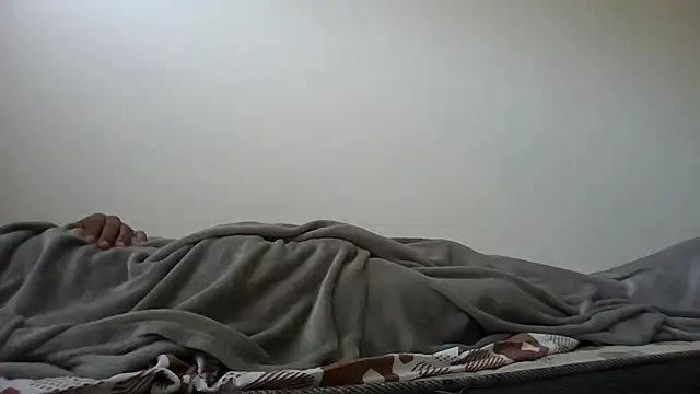 JUNINHOLEKEJR webcam