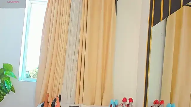 CREAMY_BUBBLEGUM webcam