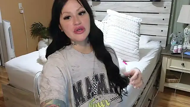 TexasTattooedHouseWife webcam