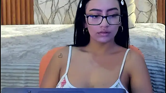 Valkyfoxxx webcam