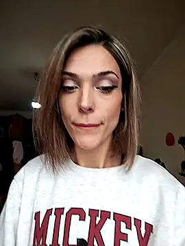 Webcam Model (SheTheDeeevil) is live