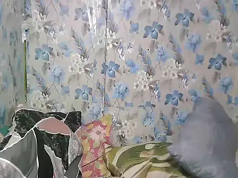 Smilinglovely webcam