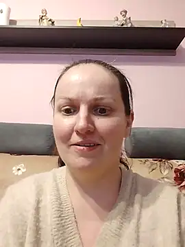 BustyLadyAlma webcam