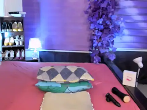 sylvannia_cumslut's room