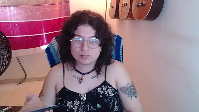 smoke_trip_alicia (T young) - spank ass 5 times