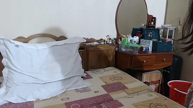 Naked_like_the_moon_usa webcam