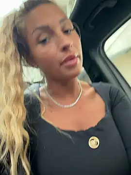 LovingBlondie webcam