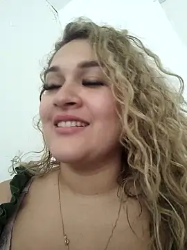 Sara_smiiith211 webcam