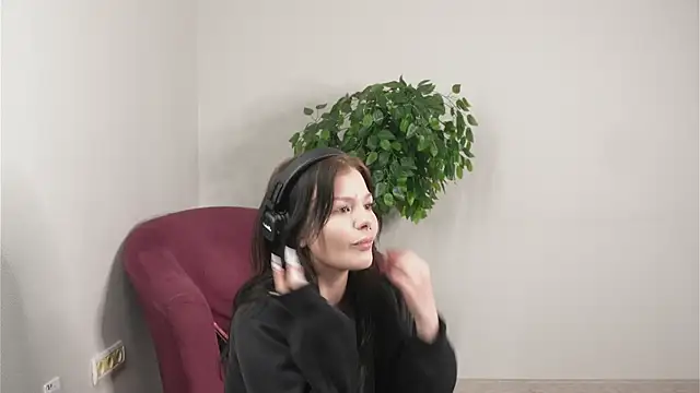 LesleyManire webcam stripchat model stream image