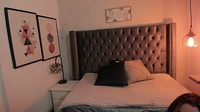 Kim_Blane live cam screenshot female from Colombia on OhMiBod.Show — Interactive Live Cam Play