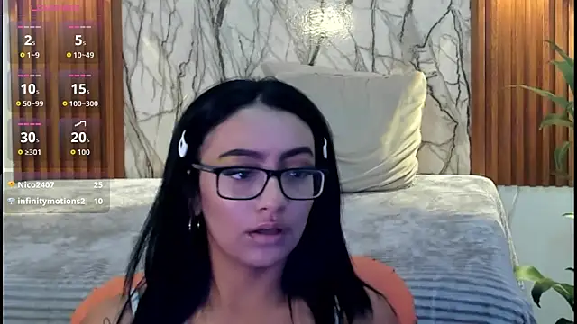 Valkyfoxxx webcam