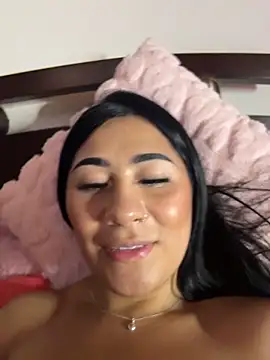 Webcam Model (evelyn_ch_)  is live.Free join now!