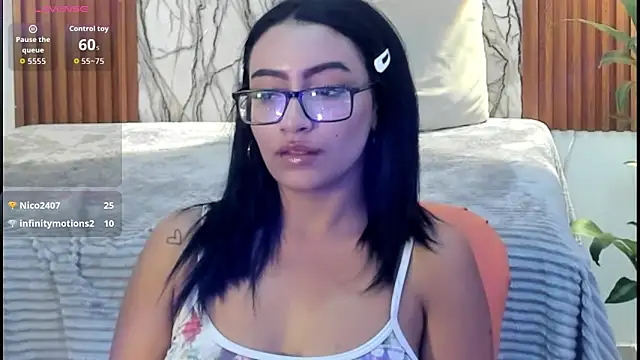 Valkyfoxxx webcam