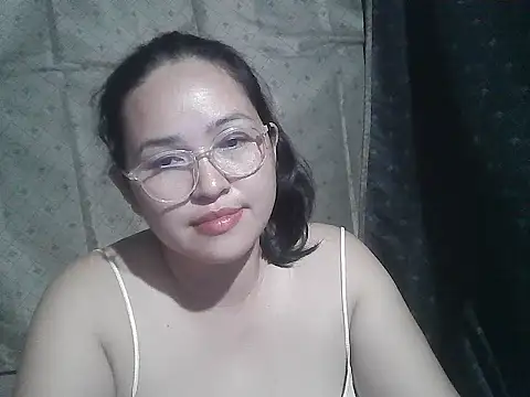 yummy_jyra02167 webcam