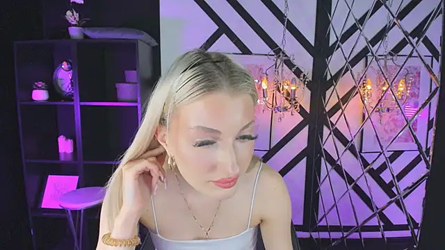 anora_less - Anora_Less's free webcam