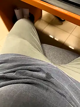 onbifeet (Ask my age) - Do you want to see it hard?