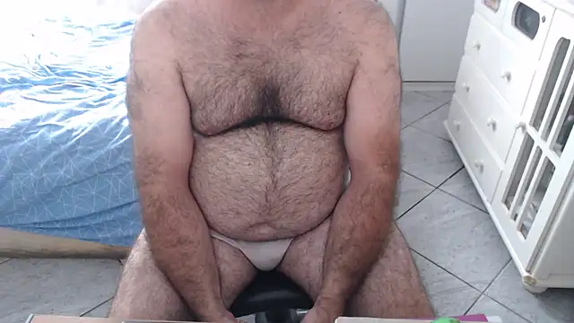 mysterbearmg (Ask my age) - cum in public