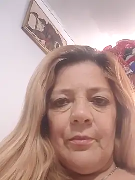 Webcam Model (karlaanqui1) is live