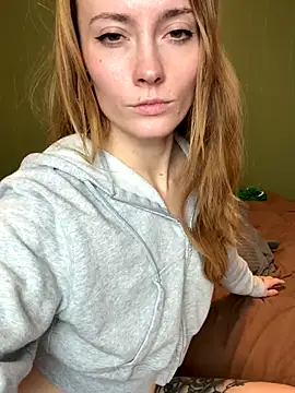 Webcam Model (xxxzoeyslifexxx) is live