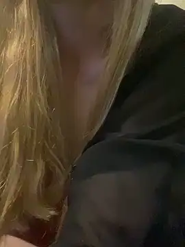 Webcam Model (1Zoey101)  is live.Free join now!